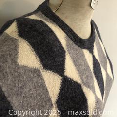 MaxSold Auction: Vintage Jaegar sweater -100% lambswool- M - Toronto (Ontario, Canada) SELLER MANAGED Reseller Online Auction - Greengrove Crescent