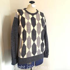 MaxSold Auction: Vintage Jaegar sweater -100% lambswool- M - Toronto (Ontario, Canada) SELLER MANAGED Reseller Online Auction - Greengrove Crescent
