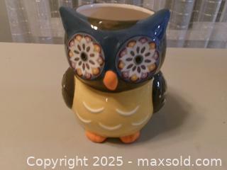 MaxSold Auction: CRACKER BARREL Ceramic Owl Utensil holder/ Planter - Covington (Georgia, USA) SELLER MANAGED Downsizing Online Auction - Queensland Lane