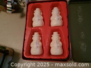MaxSold Auction: Musical ceramic Christmas decor - Covington (Georgia, USA) SELLER MANAGED Downsizing Online Auction - Queensland Lane