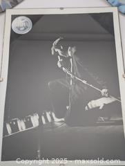 MaxSold Auction: 1991 Elvis Presley Display Plates & 1959 Re-Print Elvis Photo - Langley (British Columbia, Canada) SELLER MANAGED Reseller Online Auction - 68 Avenue