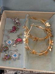 MaxSold Auction: Costume & Fashion Jewelry Box  - Langley (British Columbia, Canada) SELLER MANAGED Reseller Online Auction - 68 Avenue