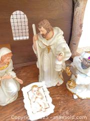 MaxSold Auction: Beautiful Porcelain Nativity Scene! - Thousand Oaks (California, USA) PARTNER MANAGED Estate Sale Online Auction - Saxon Place