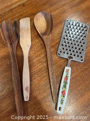 MaxSold Auction: Kitchen Utensils and Tools - Thousand Oaks (California, USA) PARTNER MANAGED Estate Sale Online Auction - Saxon Place
