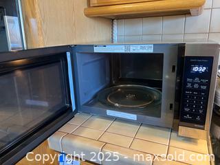 MaxSold Auction: Panasonic Microwave - Thousand Oaks (California, USA) PARTNER MANAGED Estate Sale Online Auction - Saxon Place