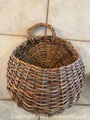 MaxSold Auction: Wicker Hanging Baskets - Thousand Oaks (California, USA) PARTNER MANAGED Estate Sale Online Auction - Saxon Place