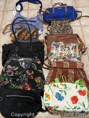 MaxSold Auction: Women’s Tapestry Handbags &#38; More - Thousand Oaks (California, USA) PARTNER MANAGED Estate Sale Online Auction - Saxon Place