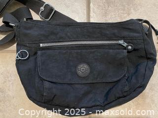 MaxSold Auction: Women’s Tapestry Handbags &#38; More - Thousand Oaks (California, USA) PARTNER MANAGED Estate Sale Online Auction - Saxon Place