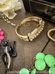 MaxSold Auction: Women&#39;s Vintage Jewelry  - Thousand Oaks (California, USA) PARTNER MANAGED Estate Sale Online Auction - Saxon Place