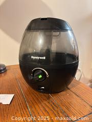 MaxSold Auction: Honeywell Humidifier 1 - Kingston (Ontario, Canada) SELLER MANAGED Estate Sale Online Auction -  Norwest Road