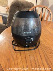 MaxSold Auction: Honeywell Humidifier 2 - Kingston (Ontario, Canada) SELLER MANAGED Estate Sale Online Auction -  Norwest Road