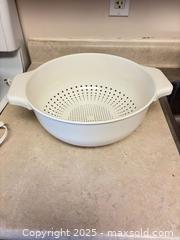 MaxSold Auction: Measuring cups and strainers - Kingston (Ontario, Canada) SELLER MANAGED Estate Sale Online Auction -  Norwest Road