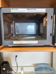 MaxSold Auction: Panasonic 1000watt microwave - Kingston (Ontario, Canada) SELLER MANAGED Estate Sale Online Auction -  Norwest Road