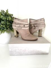 MaxSold Auction: Jimmy Choo boots sz 41 - Toronto (Ontario, Canada) SELLER MANAGED Reseller Online Auction -  Rogers Road (CONDO)