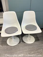 MaxSold Auction: 2 Swivel White Metal Chairs - Toronto (Ontario, Canada) SELLER MANAGED Downsizing Online Auction - Byron Avenue
