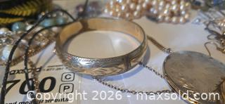 MaxSold Auction: Costume Jewelry  - Brampton (Ontario, Canada) PARTNER MANAGED Estate Sale Online Auction - Roehampton Crescent