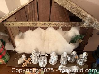 MaxSold Auction: Christmas lot - Billerica (Massachusetts, USA) SELLER MANAGED Estate Sale Online Auction - Blossom Drive