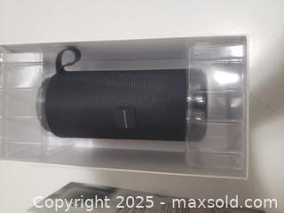 MaxSold Auction: Blue tooth speaker  - Ottawa (Ontario, Canada) SHORT NOTICE SELLER MANAGED Downsizing Online Auction - Van Lang Private (CONDO)