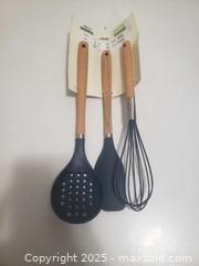 MaxSold Auction: Brand-new kitchen items - Ottawa (Ontario, Canada) SHORT NOTICE SELLER MANAGED Downsizing Online Auction - Van Lang Private (CONDO)