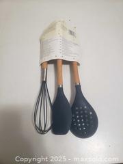 MaxSold Auction: Brand-new kitchen items - Ottawa (Ontario, Canada) SHORT NOTICE SELLER MANAGED Downsizing Online Auction - Van Lang Private (CONDO)