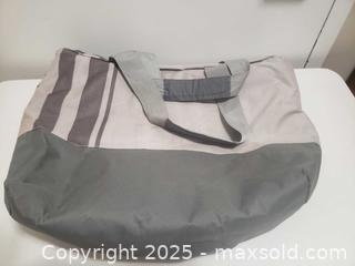 MaxSold Auction: Duffle bag - Ottawa (Ontario, Canada) SHORT NOTICE SELLER MANAGED Downsizing Online Auction - Van Lang Private (CONDO)