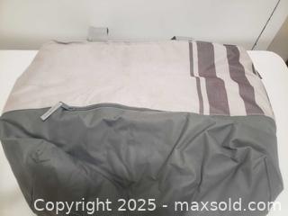 MaxSold Auction: Duffle bag - Ottawa (Ontario, Canada) SHORT NOTICE SELLER MANAGED Downsizing Online Auction - Van Lang Private (CONDO)