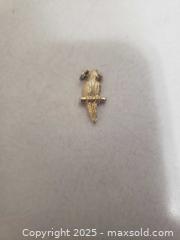 MaxSold Auction: Gold tone pendant  - Ottawa (Ontario, Canada) SHORT NOTICE SELLER MANAGED Downsizing Online Auction - Van Lang Private (CONDO)