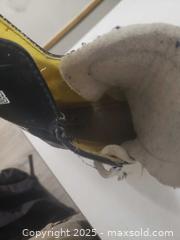 MaxSold Auction: Ice skates - Ottawa (Ontario, Canada) SHORT NOTICE SELLER MANAGED Downsizing Online Auction - Van Lang Private (CONDO)