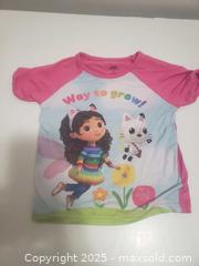 MaxSold Auction: Kids t shrit  - Ottawa (Ontario, Canada) SHORT NOTICE SELLER MANAGED Downsizing Online Auction - Van Lang Private (CONDO)