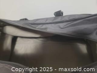 MaxSold Auction: Men's Duffle bag  - Ottawa (Ontario, Canada) SHORT NOTICE SELLER MANAGED Downsizing Online Auction - Van Lang Private (CONDO)