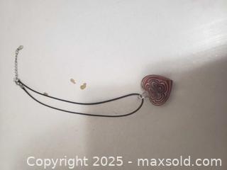 MaxSold Auction: Polester Glass heart - Ottawa (Ontario, Canada) SHORT NOTICE SELLER MANAGED Downsizing Online Auction - Van Lang Private (CONDO)