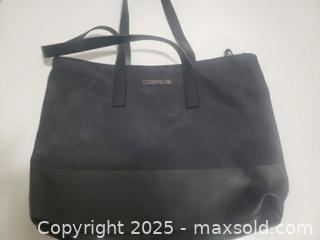 MaxSold Auction: Women large purse bag - Ottawa (Ontario, Canada) SHORT NOTICE SELLER MANAGED Downsizing Online Auction - Van Lang Private (CONDO)