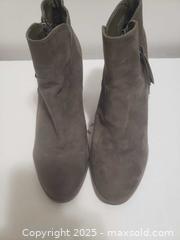 MaxSold Auction: Women shoes - Ottawa (Ontario, Canada) SHORT NOTICE SELLER MANAGED Downsizing Online Auction - Van Lang Private (CONDO)