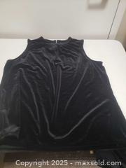 MaxSold Auction: Women's dress shirt - Ottawa (Ontario, Canada) SHORT NOTICE SELLER MANAGED Downsizing Online Auction - Van Lang Private (CONDO)