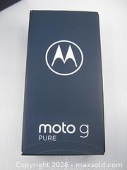 MaxSold Auction: NOS Motorola XT2163-4 Moto g Pure Cell Phone - Esquimalt (British Columbia, Canada) SELLER MANAGED Downsizing Online Auction - Yarrow Place