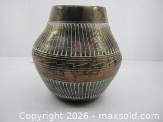 MaxSold Auction: Old Indigenous American Navajo Horsehair Etched Pottery Vase Signed Dina W - Esquimalt (British Columbia, Canada) SELLER MANAGED Downsizing Online Auction - Yarrow Place