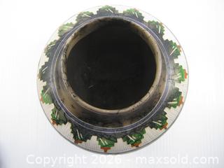 MaxSold Auction: Old Indigenous American Navajo Horsehair Etched Pottery Vase Signed Yolanda Willie - Esquimalt (British Columbia, Canada) SELLER MANAGED Downsizing Online Auction - Yarrow Place