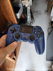 MaxSold Auction: Blue Wireless PlayStation 4/PC Game Controller (Third-Party) - Kingston (Ontario, Canada) SELLER MANAGED Downsizing Online Auction - Development Drive (STORAGE)