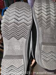 MaxSold Auction: Dream Pairs Women&#39;s Black Winter Snow Boots, US 6 - Kingston (Ontario, Canada) SELLER MANAGED Downsizing Online Auction - Development Drive (STORAGE)