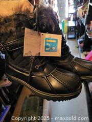 MaxSold Auction: Dream Pairs Women&#39;s Black Winter Snow Boots, US 6 - Kingston (Ontario, Canada) SELLER MANAGED Downsizing Online Auction - Development Drive (STORAGE)