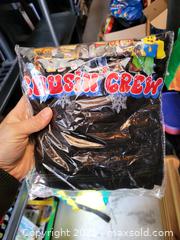 MaxSold Auction: Novelty Christmas Top, Size 150, Black - Kingston (Ontario, Canada) SELLER MANAGED Downsizing Online Auction - Development Drive (STORAGE)