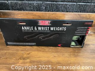 MaxSold Auction: Ankle &#38; Wrist Weights  - Cobourg (Ontario, Canada) SELLER MANAGED Reseller Online Auction - Spragge Crescent