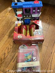 MaxSold Auction: Batman, The Flash & Dragonology Toy Lot - 3 Items - Cobourg (Ontario, Canada) SELLER MANAGED Reseller Online Auction - Spragge Crescent
