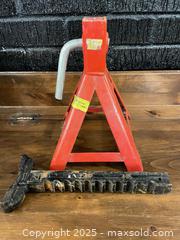 MaxSold Auction: Motomaster 2-Ton Adjustable Jack Stand, Painted Steel - Cobourg (Ontario, Canada) SELLER MANAGED Reseller Online Auction - Spragge Crescent
