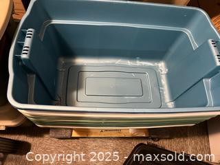 MaxSold Auction: 24 Rubbermaid Hinged Storage Boxes - Langford (British Columbia, Canada) SELLER MANAGED Downsizing Online Auction - Aggregate Court (CONDO)
