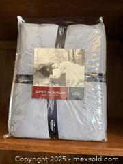 MaxSold Auction: Berkshire Blanket SOFTEST MICROPLUSH KING 108&#34; X 90&#34; - San Francisco (California, USA) SELLER MANAGED Estate Sale Online Auction - Kenwood Way