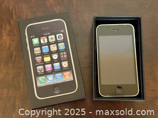 MaxSold Auction: iPhone 3GS with Original Box - San Francisco (California, USA) SELLER MANAGED Estate Sale Online Auction - Kenwood Way