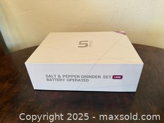 MaxSold Auction: urban noon® SALT &#38; PEPPER GRINDER SET BATTERY OPERATED - San Francisco (California, USA) SELLER MANAGED Estate Sale Online Auction - Kenwood Way
