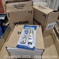 MaxSold Auction: 18 units of weiser interior door latch - Central Elgin (Ontario, Canada)  PARTNER MANAGED Downsizing Online Auction - Shorlea Line (STORAGE)