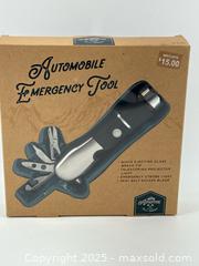 MaxSold Auction: Automobile Emergency Tool Multi-Tool Flashlight  - Upland (California, USA) SELLER MANAGED Reseller Online Auction - Monte Vista